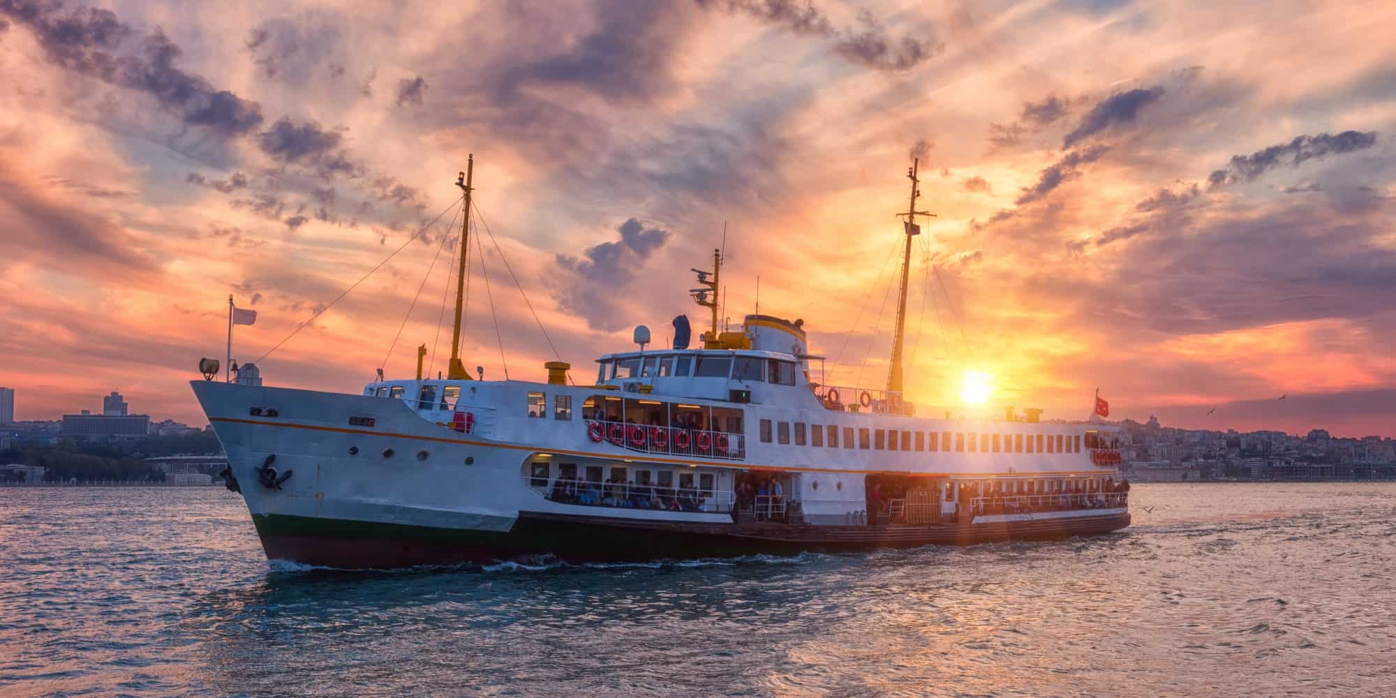 Istanbul: Bosphorus Sunset Cruise Trip